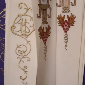 Liturgijske stole – bijele s euharistijskim motivom