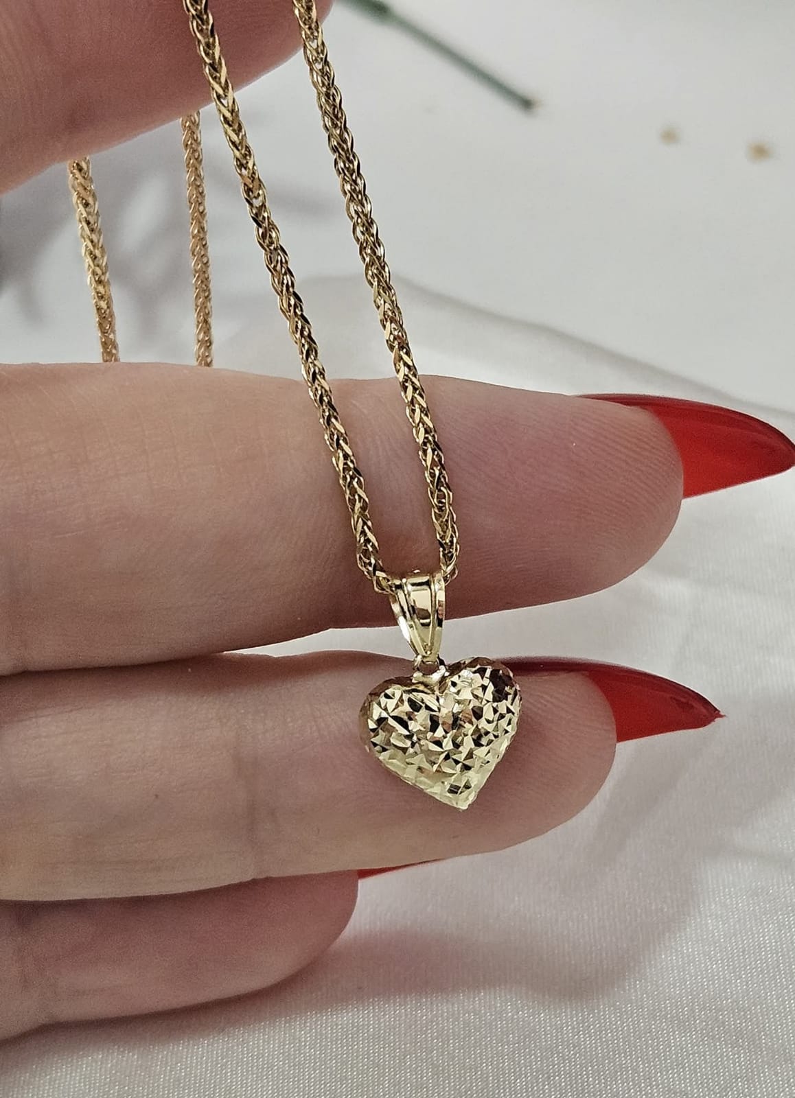 Zlatni lančić sa privjeskom srce