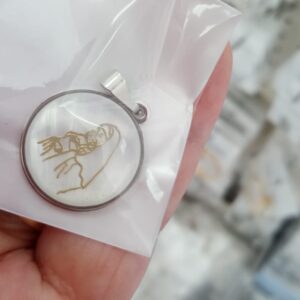 Privjesak s Madre Perlom od kirurškog Čelika