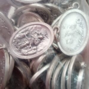 Medaljica Gospa koja razvezuje čvorove