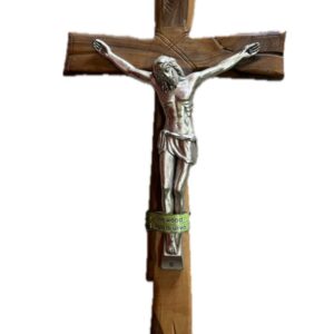 Križ od drveta s čeličnim korpusom 28x16cm
